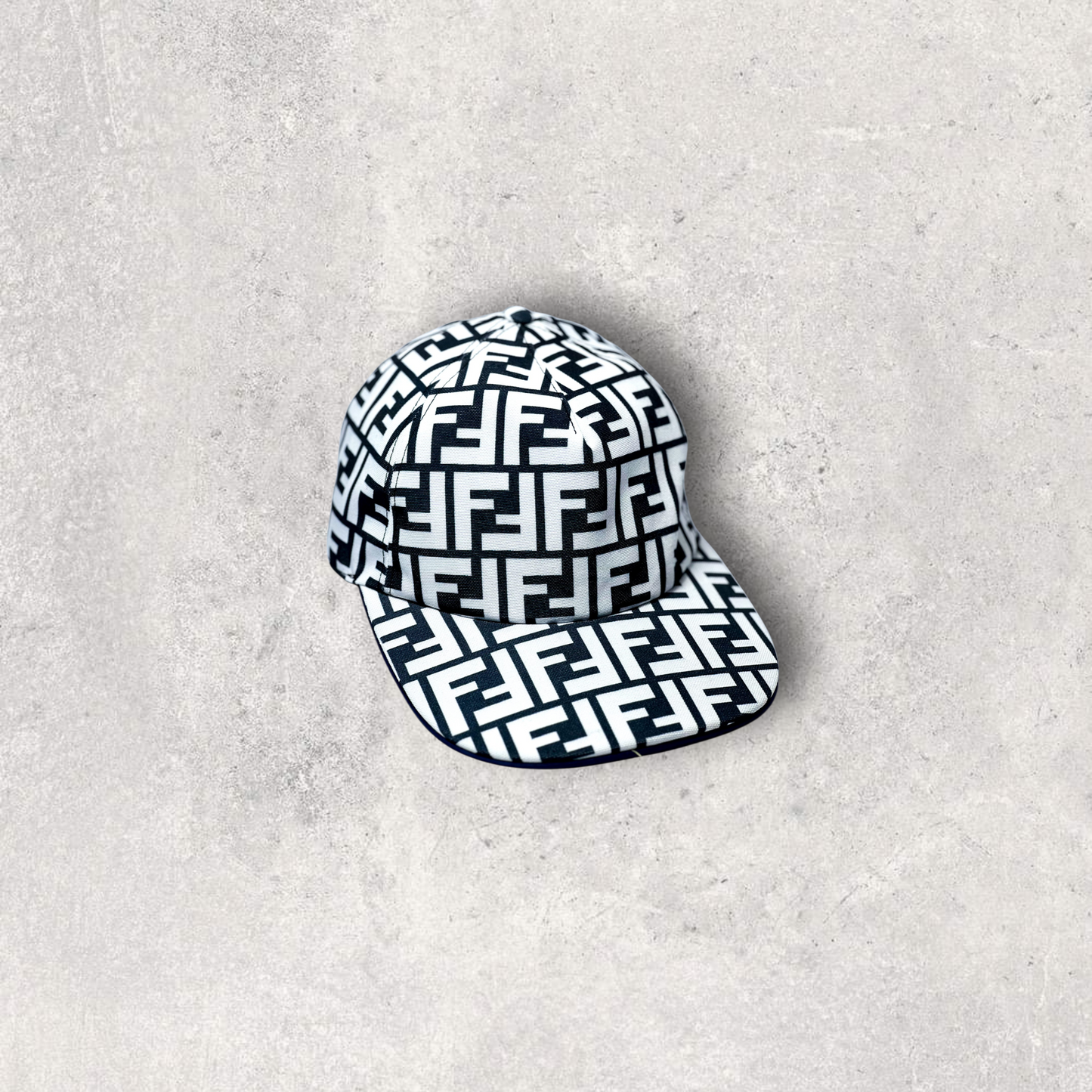 CASQUETTE FENDI NOIR ET BLANC